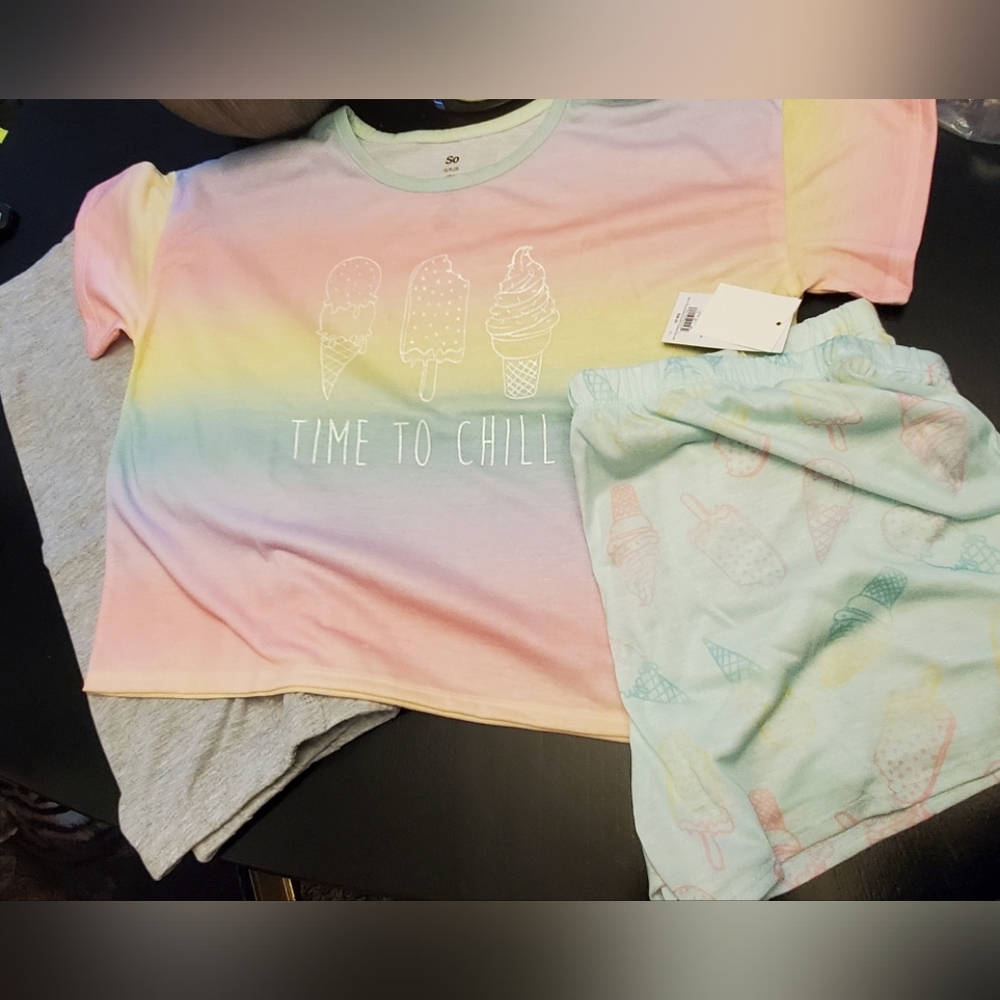 Girls 18 plus 3 peice jogger set and shorts.   NWT
